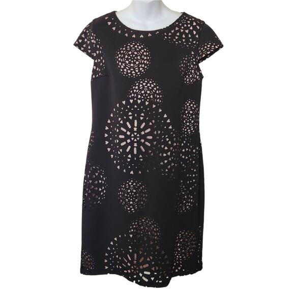 SIGNATURE CAMRYN Black Eyelet Laser Cut Sheath Dress Size 16 - Picture 10 of 10